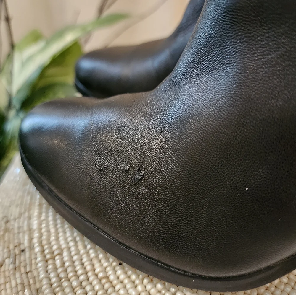 Michael Kors Leather Boots siz7.Conditin Ok.See 2 Last Picture Small Skrach .7 - Picture 10 of 10